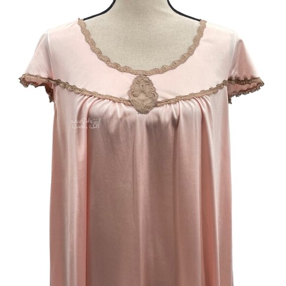 Vanity Fair Vtg 1970's Pink Whisper Lace Accent Satin Ensemble Slip & Robe Set - Picture 2 of 13